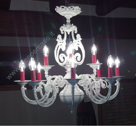 Un vecchio lampadario in ottone si trasforma in stile shabby -> Lampadari Con Gocce Fai Da Te Un vecchio lampadario in ottone si trasforma in stile shabby -> Lampadari Con Gocce Fai Da Te