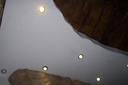 Ho realizzato un controsoffitto sagomato per nascondere un tubo di ... Bagno con controsoffitto